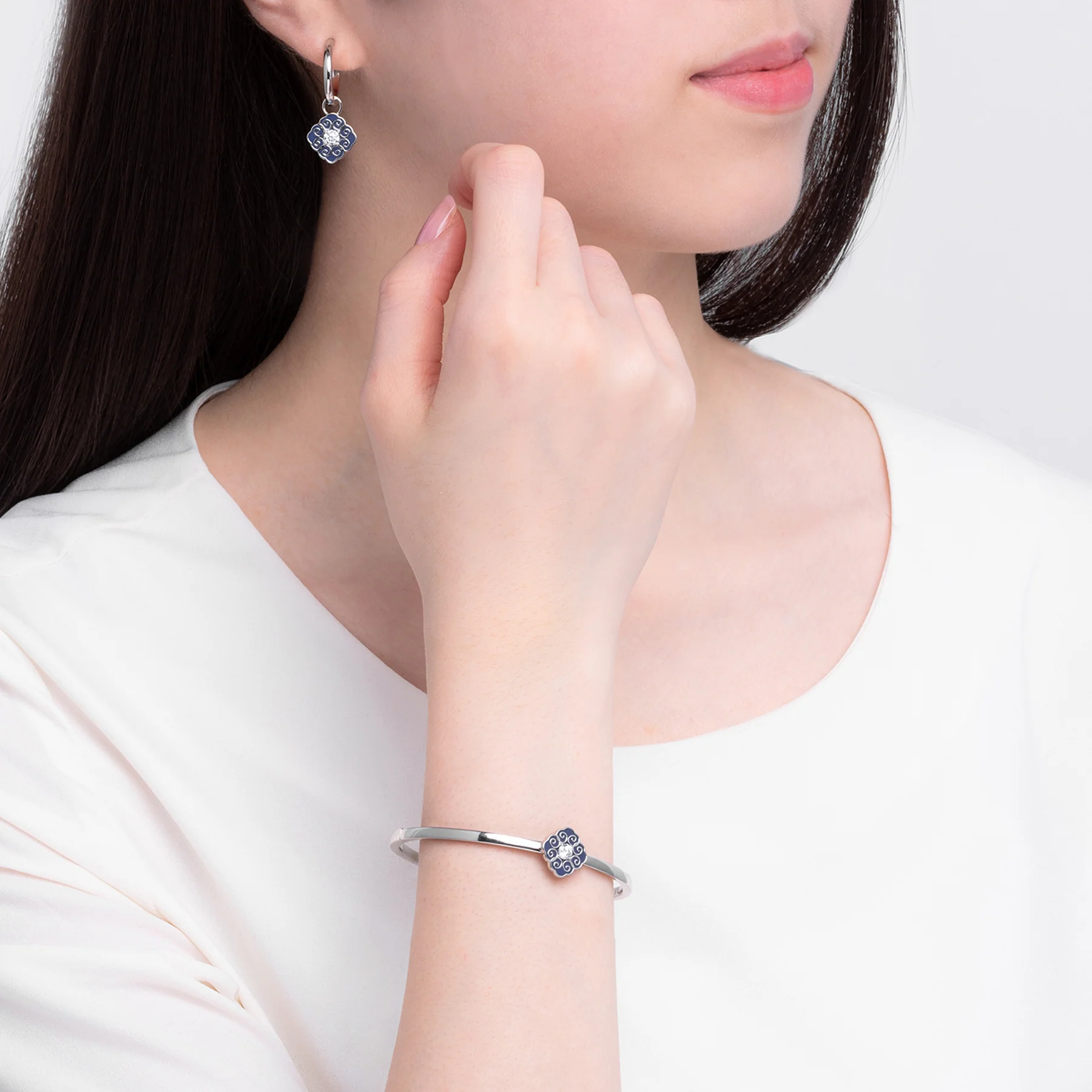 Elegant Bliss Earrings - Image 4