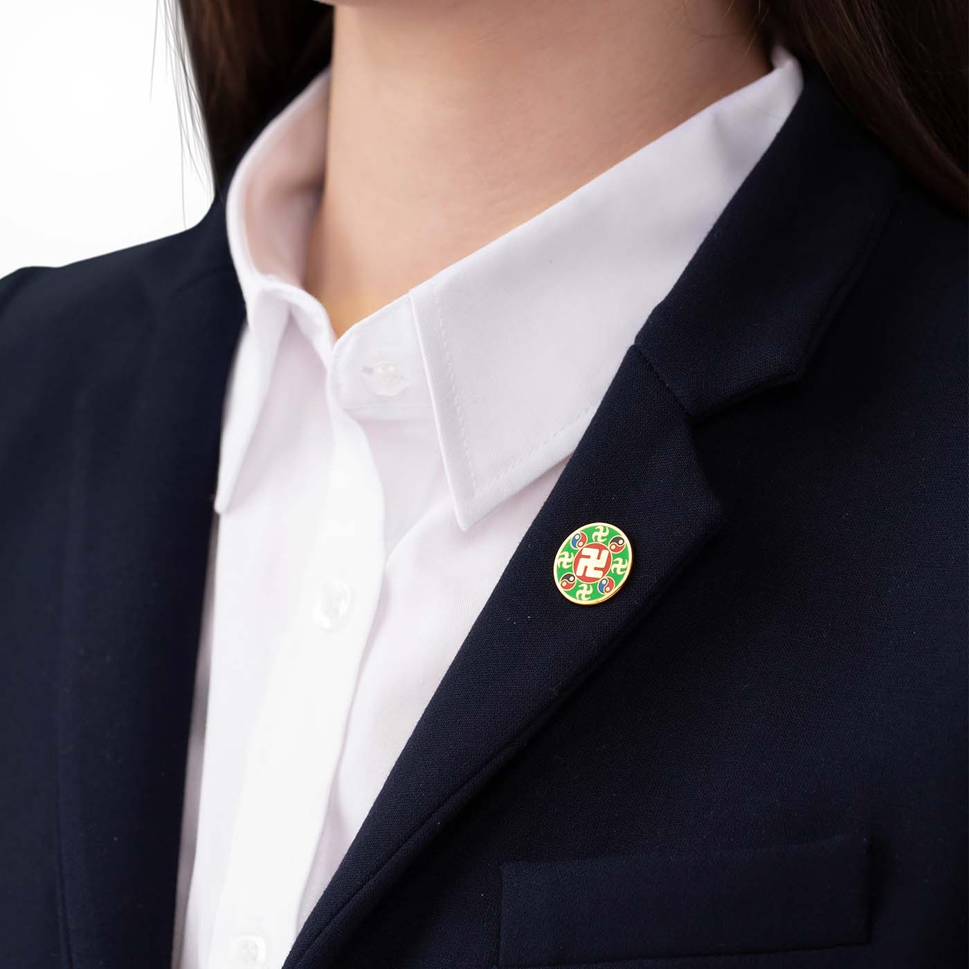 Falun Pin - Green - Image 6