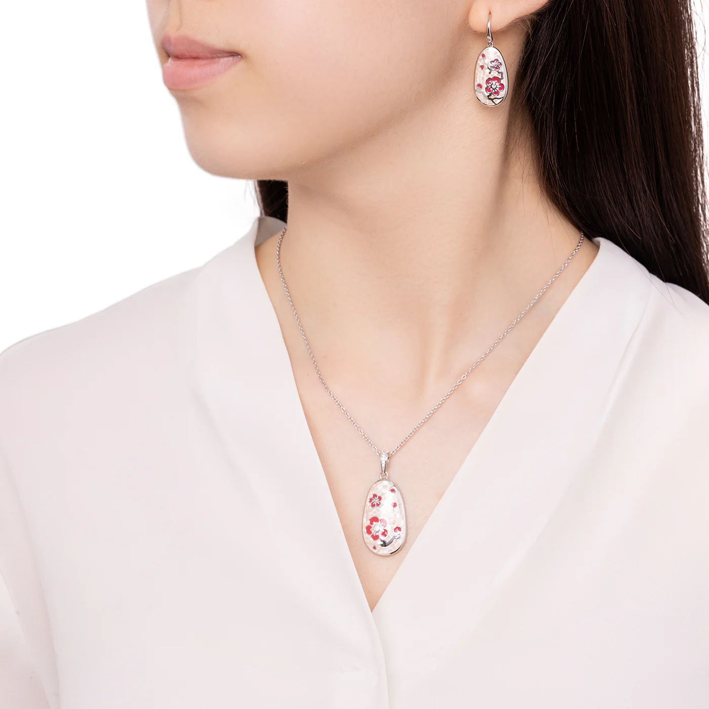 Plum Blossom Mosaic Mother of Pearl Necklace Silver - Image 4