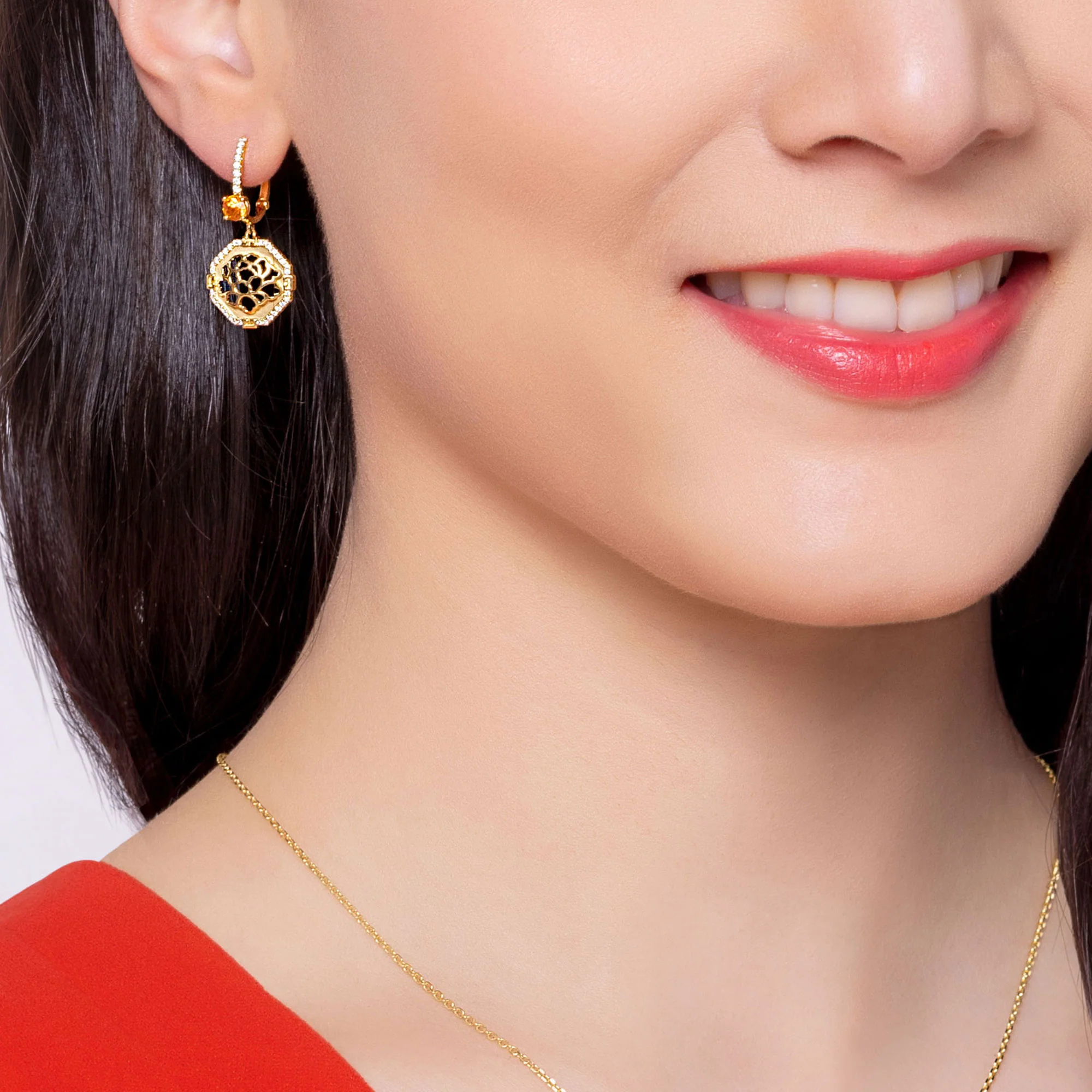 The Tang Elegance Earrings 18kt Yellow Gold with Spessartite Garnet - Image 4