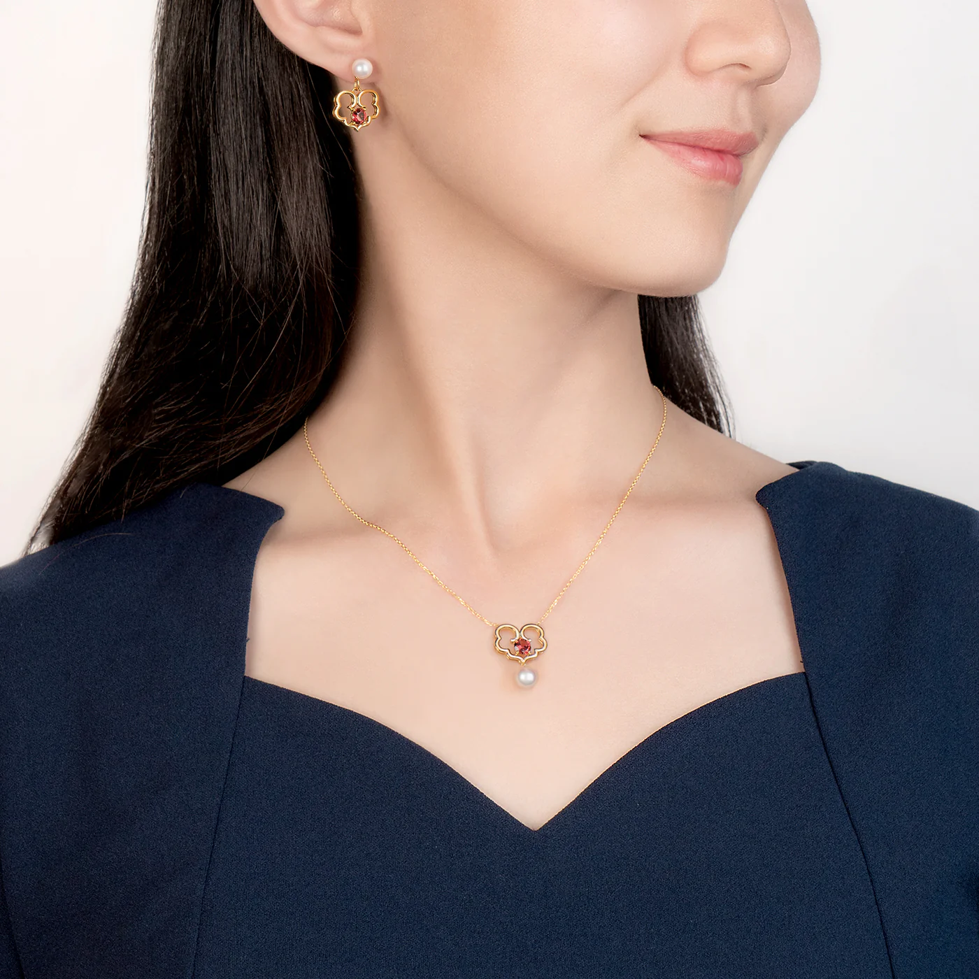 The Timeless Blessings Earrings 18kt Yellow Gold with Spessartite Garnet - Image 4