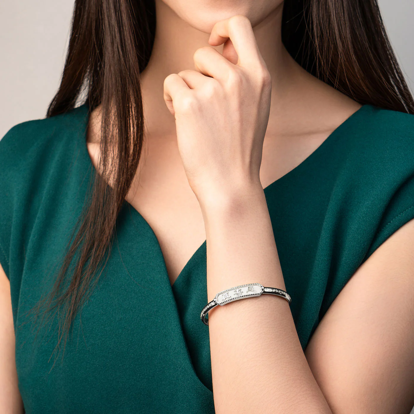 Zhen Shan Ren Wondrous Words Bangle Silver - Image 4