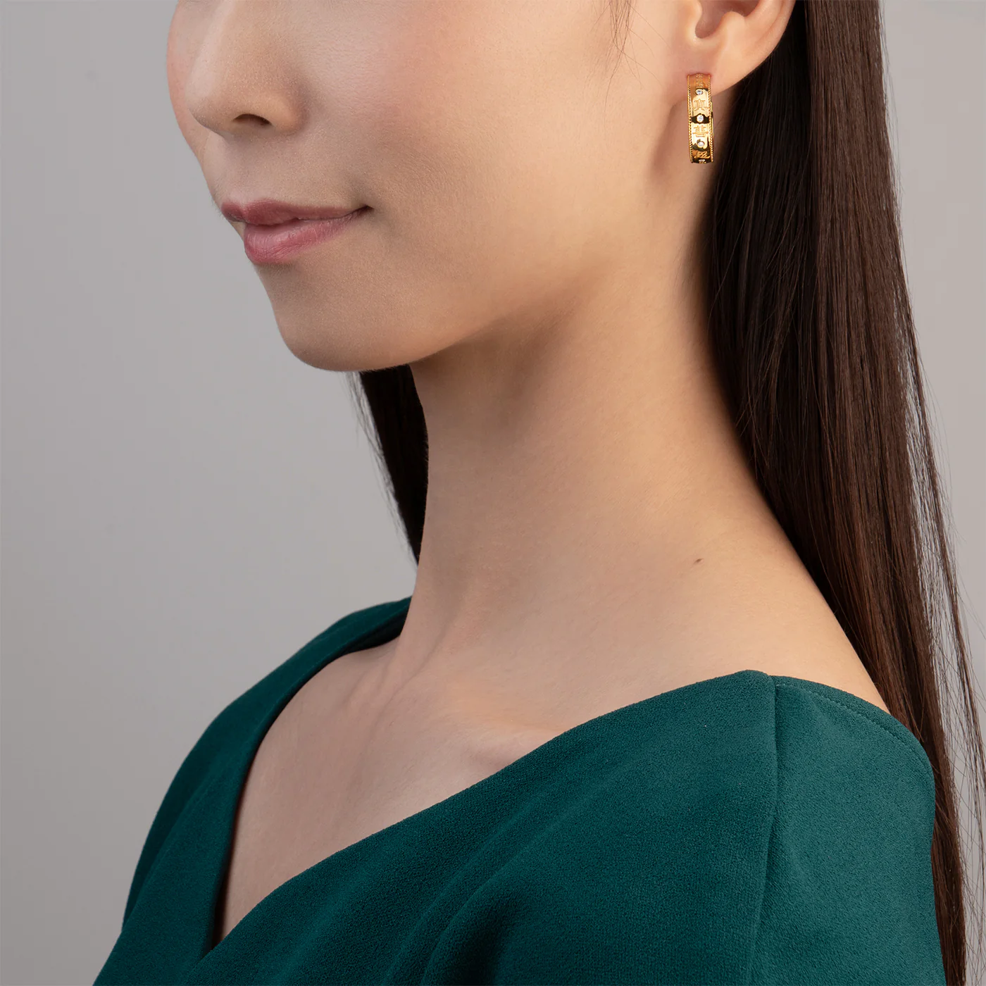 Zhen Shan Ren Wondrous Words Earrings Large Hoops in Gold - Image 3